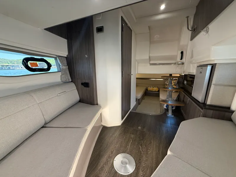 Slide: The Image of Sea Ray 320 SUNDANCER 2021 - 67