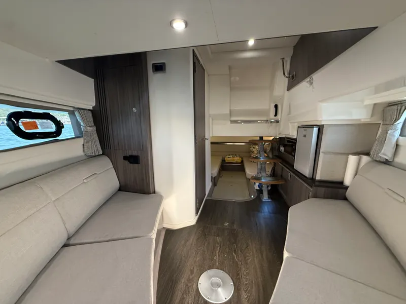 Slide: The Image of Sea Ray 320 SUNDANCER 2021 - 68