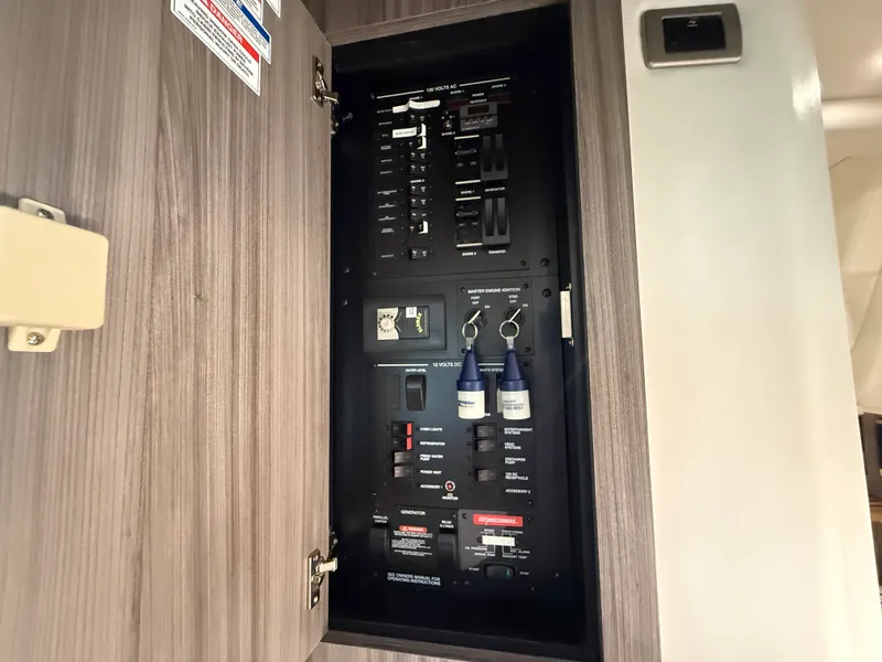 Slide: The Image of Sea Ray 320 SUNDANCER 2021 - 69