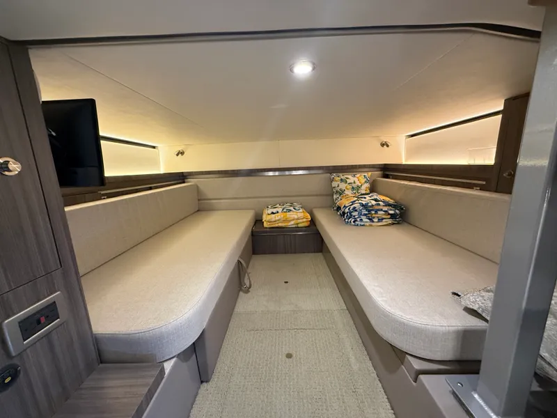 Slide: The Image of Sea Ray 320 SUNDANCER 2021 - 72