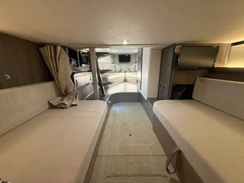 Slide: The Image of Sea Ray 320 SUNDANCER 2021 - 73