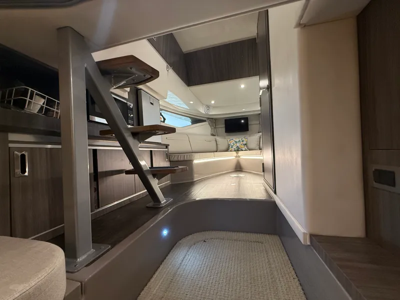 Slide: The Image of Sea Ray 320 SUNDANCER 2021 - 75