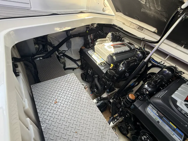 Slide: The Image of Sea Ray 320 SUNDANCER 2021 - 77