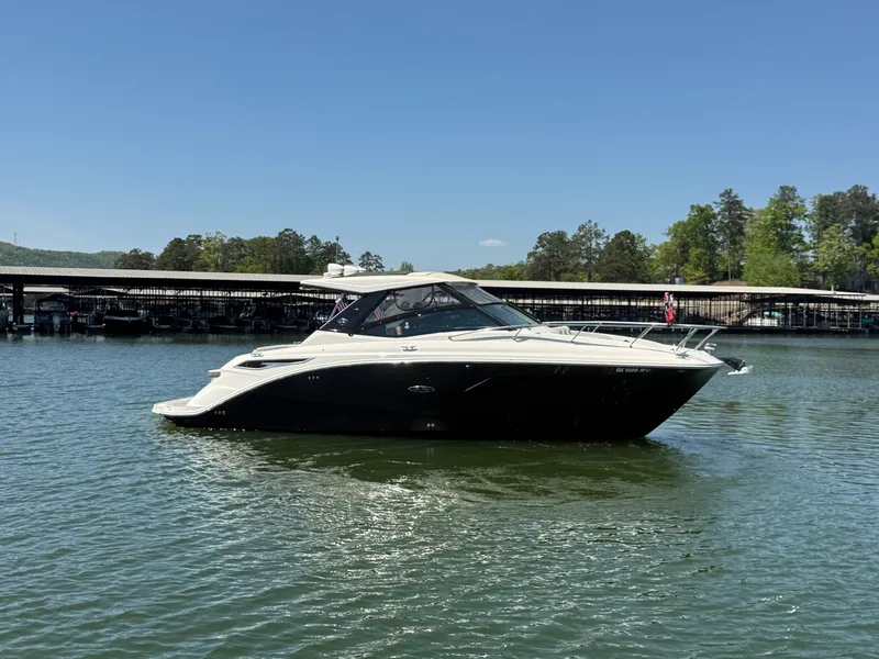 Slide: The Image of Sea Ray 320 SUNDANCER 2021 - 8