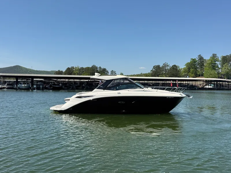 Slide: The Image of Sea Ray 320 SUNDANCER 2021 - 9
