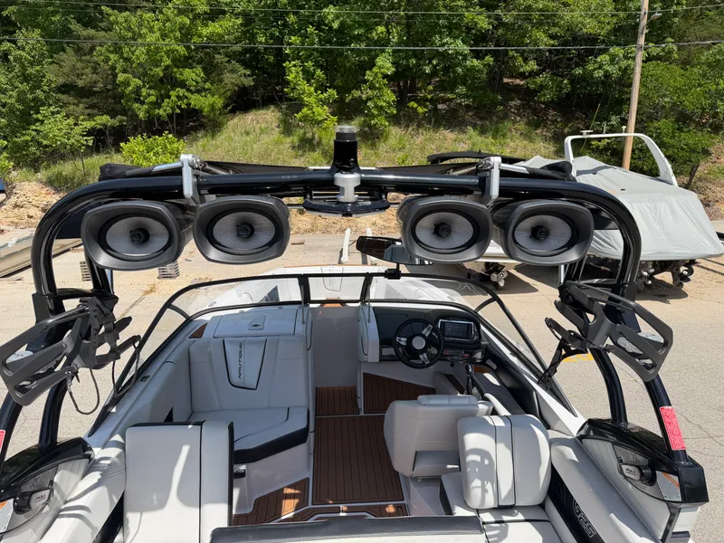 Slide: The Image of Nautique Super Air Nautique G25 2015 - 11