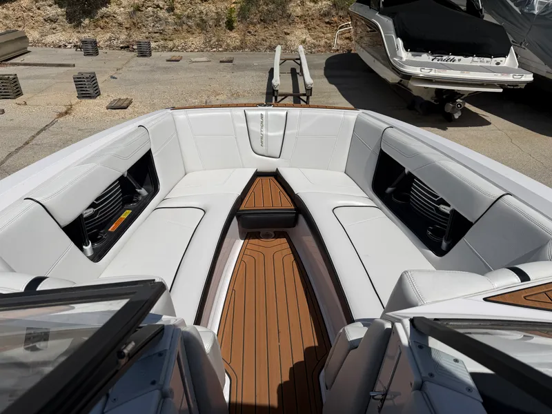 Slide: The Image of Nautique Super Air Nautique G25 2015 - 15