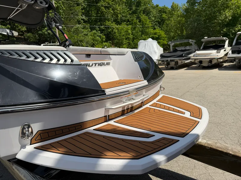 Slide: The Image of Nautique Super Air Nautique G25 2015 - 7