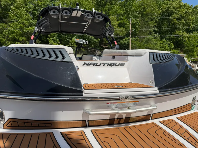Slide: The Image of Nautique Super Air Nautique G25 2015 - 8
