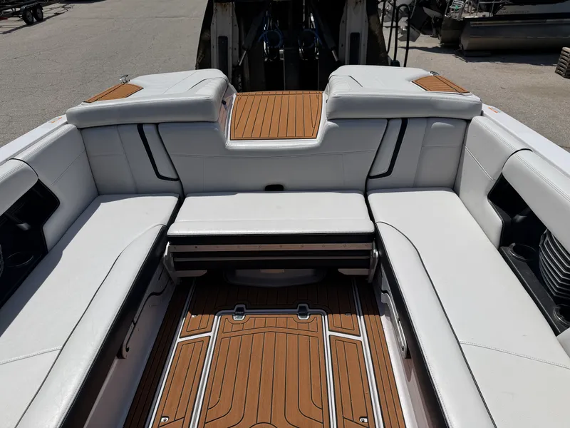 Slide: The Image of Nautique Super Air Nautique G25 2015 - 9