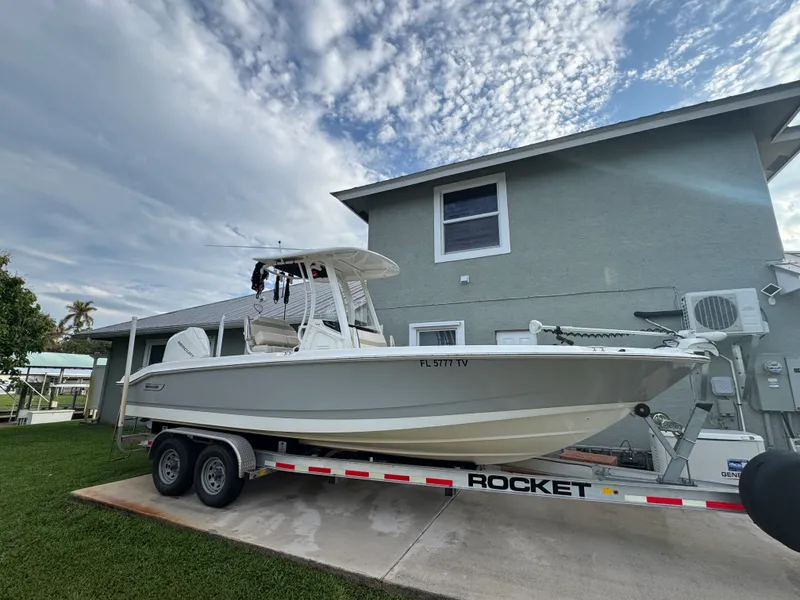 The Image of Boston Whaler 250 DAUNTLESS 2024 - 0