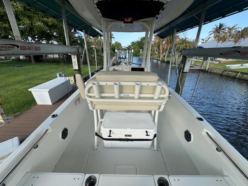 Slide: The Image of Boston Whaler 250 DAUNTLESS 2024 - 14