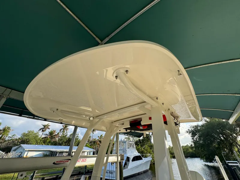 Slide: The Image of Boston Whaler 250 DAUNTLESS 2024 - 21
