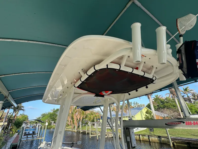 Slide: The Image of Boston Whaler 250 DAUNTLESS 2024 - 36