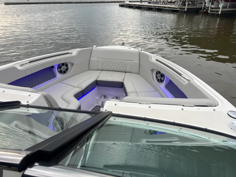 Slide: The Image of Sea Ray 280 SLX 2022 - 11