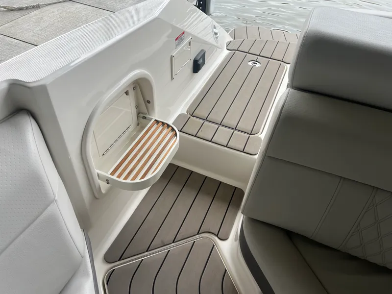 Slide: The Image of Sea Ray 280 SLX 2022 - 8