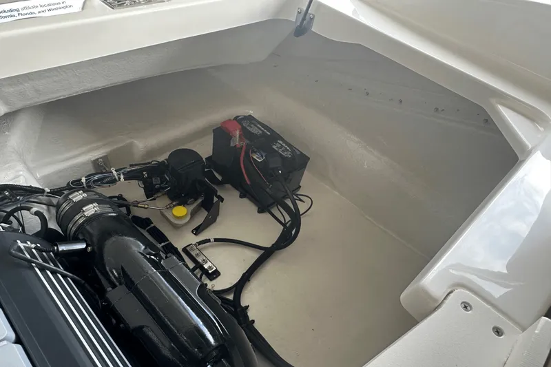 Slide: The Image of Bayliner V20I 2025 - 16