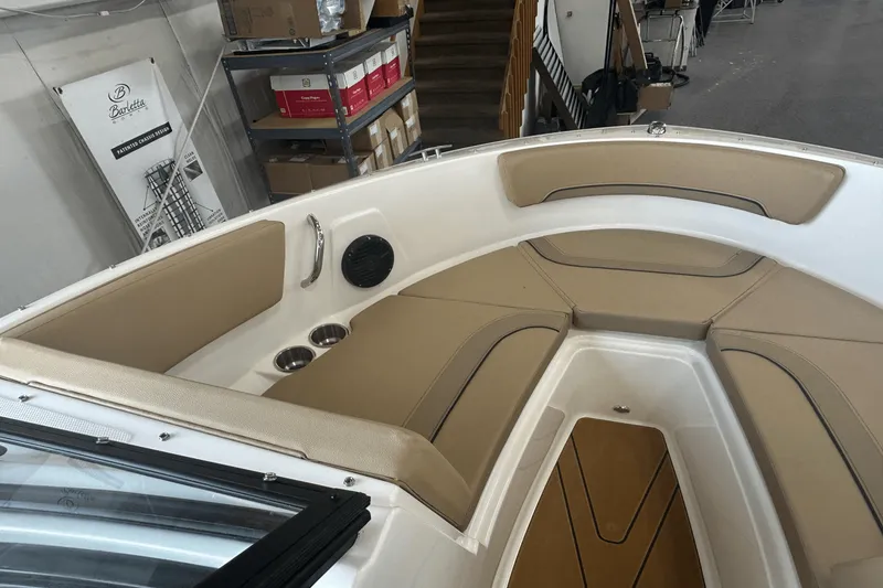 Slide: The Image of Bayliner V20I 2025 - 5