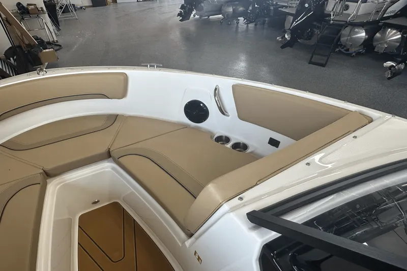 Slide: The Image of Bayliner V20I 2025 - 6