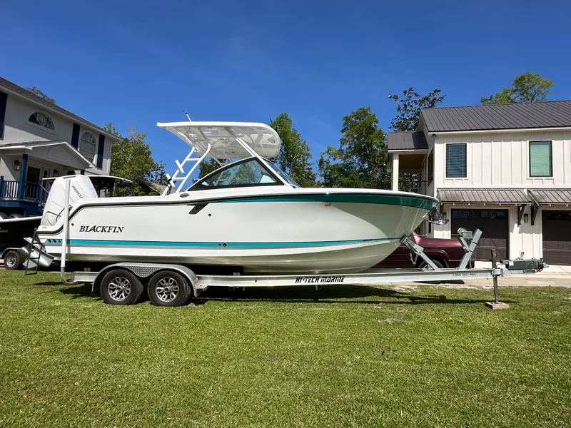 The Image of Blackfin 252 DC 2024 - 0