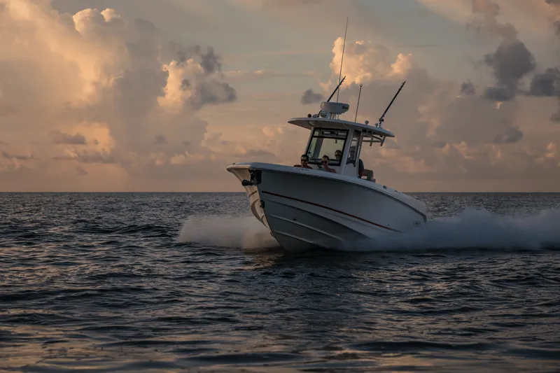 Slide: The Image of Boston Whaler 280 Outrage 2026 - 18