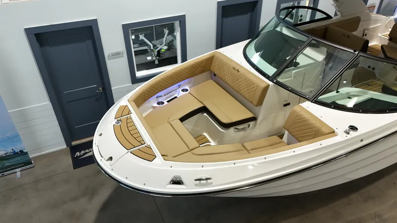 Slide: The Image of Sea Ray SDX 230 2026 - 8