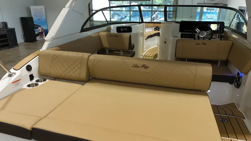Slide: The Image of Sea Ray SDX 230 2026 - 13