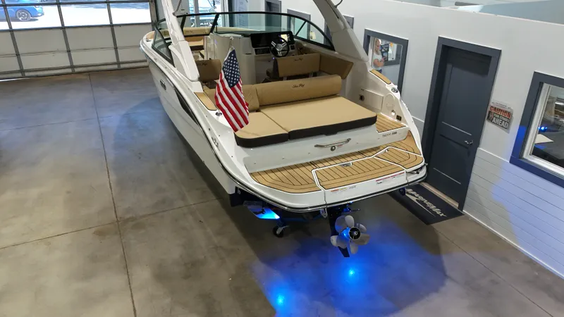 Slide: The Image of Sea Ray SDX 230 2026 - 3