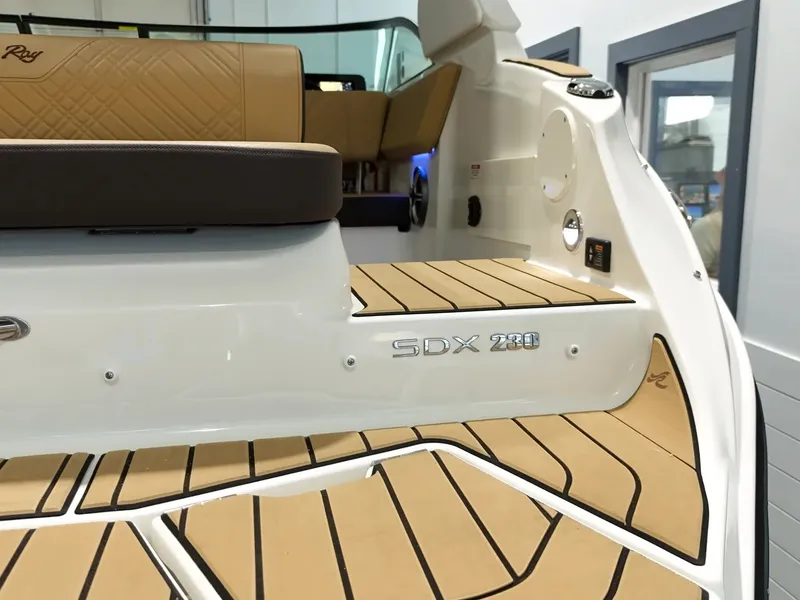 Slide: The Image of Sea Ray SDX 230 2026 - 8