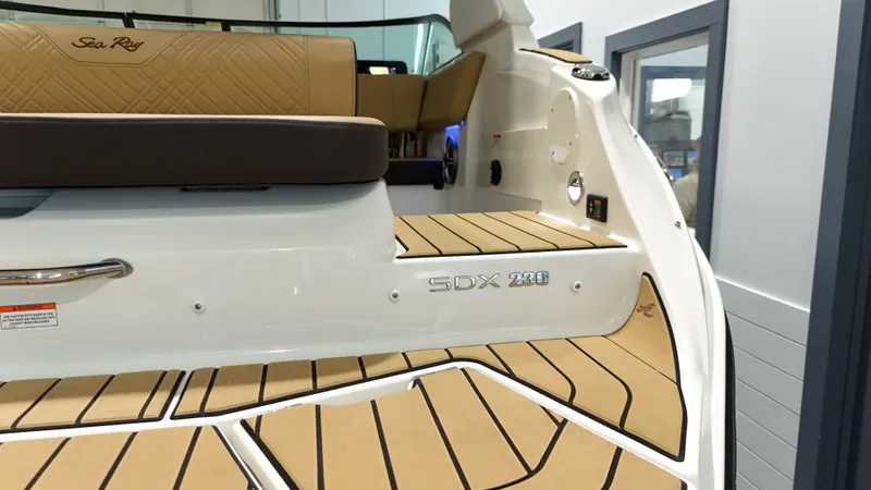 Slide: The Image of Sea Ray SDX 230 2026 - 12