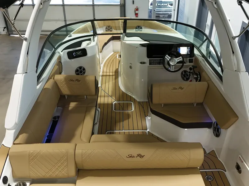 Slide: The Image of Sea Ray SDX 230 2026 - 9