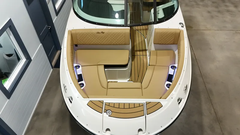 Slide: The Image of Sea Ray SDX 230 2026 - 10