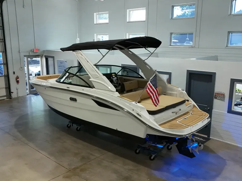 Slide: The Image of Sea Ray SDX 230 2026 - 3