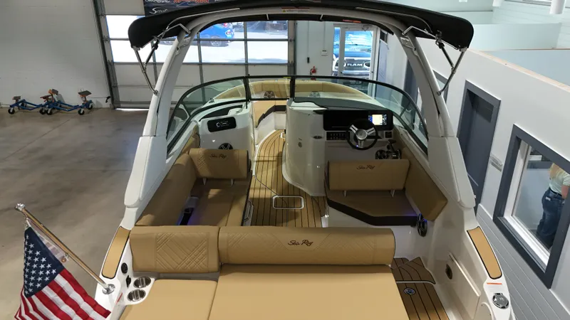Slide: The Image of Sea Ray SDX 230 2026 - 5