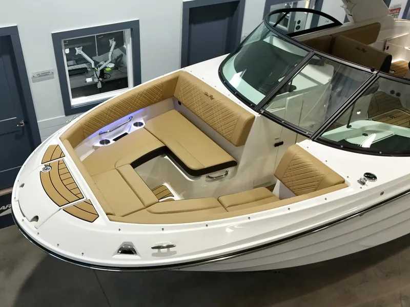 Slide: The Image of Sea Ray SDX 230 2026 - 7