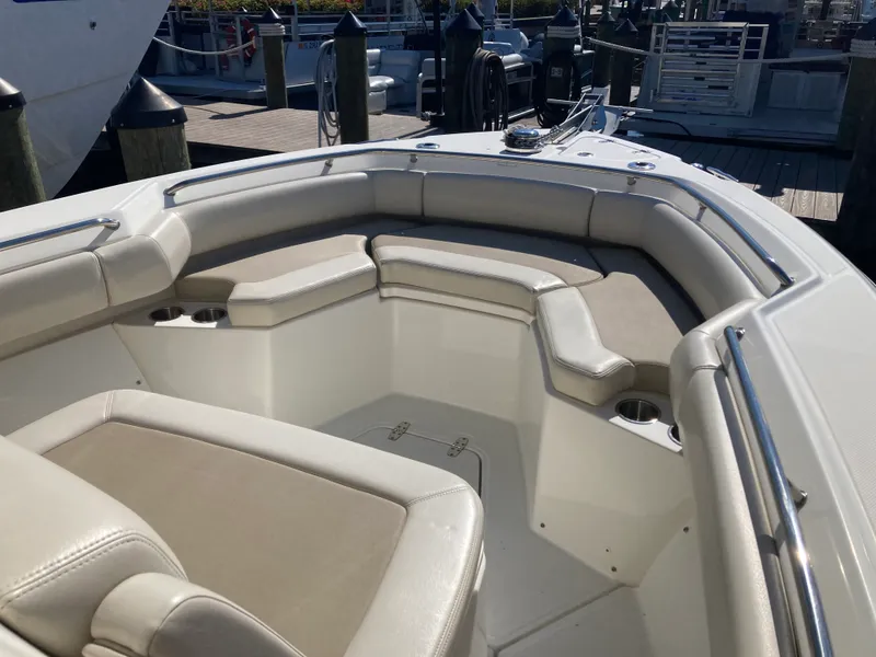 Slide: The Image of Boston Whaler 250 OUTRAGE 2019 - 14