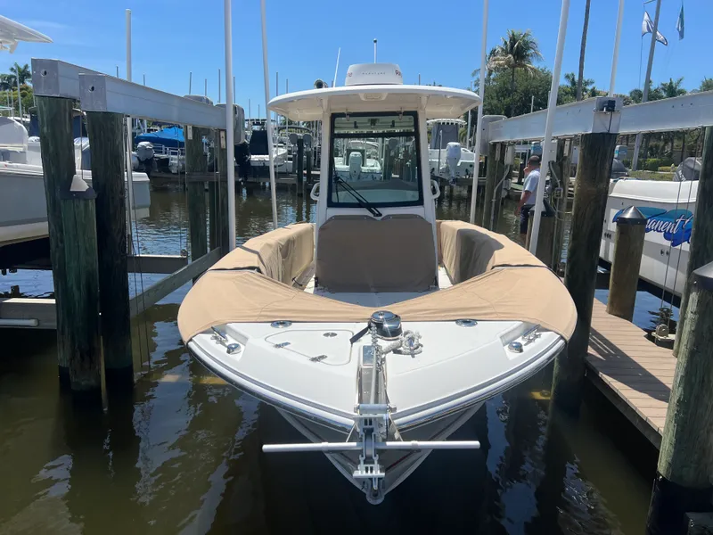 Slide: The Image of Boston Whaler 250 OUTRAGE 2019 - 15