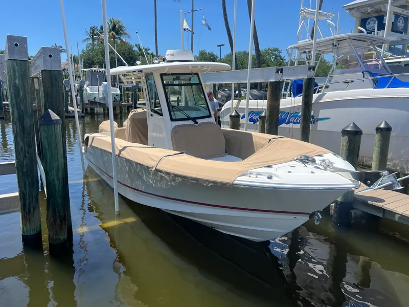 Slide: The Image of Boston Whaler 250 OUTRAGE 2019 - 16