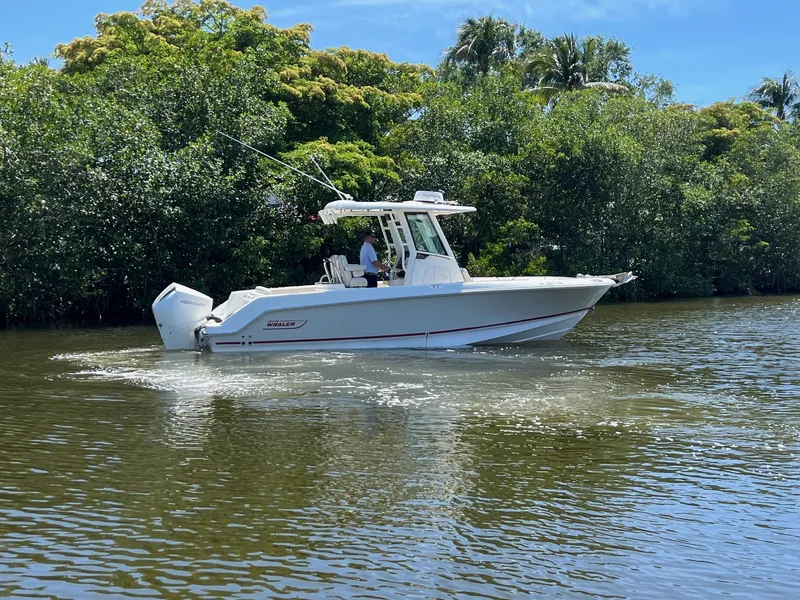 Slide: The Image of Boston Whaler 250 OUTRAGE 2019 - 2