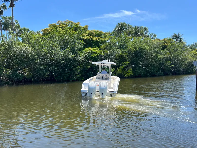 Slide: The Image of Boston Whaler 250 OUTRAGE 2019 - 6
