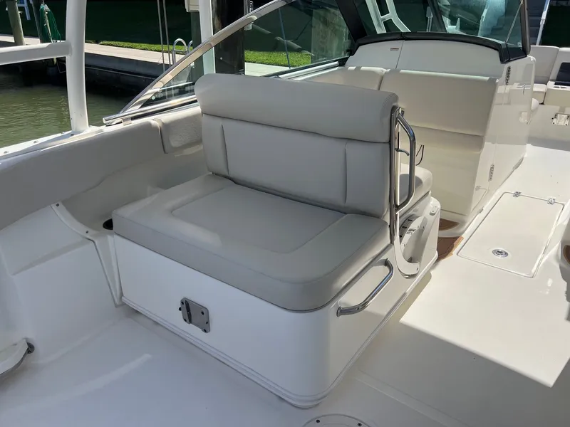 Slide: The Image of Boston Whaler 270 VANTAGE 2020 - 11