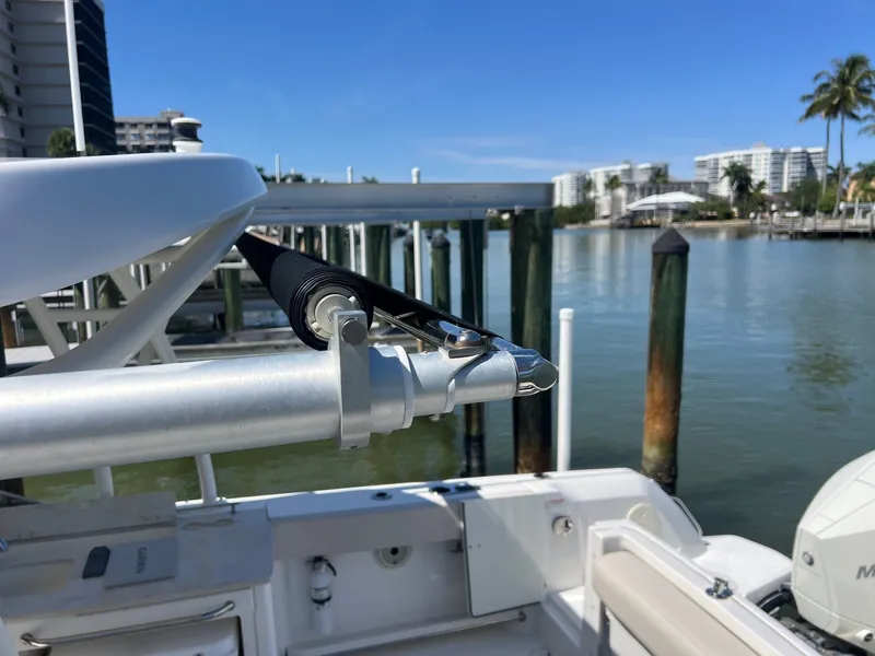 Slide: The Image of Boston Whaler 270 VANTAGE 2020 - 12