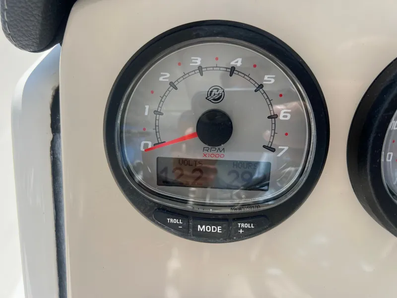 Slide: The Image of Boston Whaler 270 VANTAGE 2020 - 13
