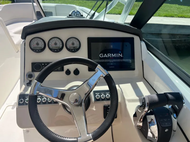 Slide: The Image of Boston Whaler 270 VANTAGE 2020 - 14