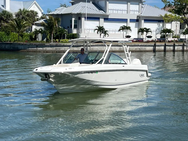 Slide: The Image of Boston Whaler 270 VANTAGE 2020 - 2