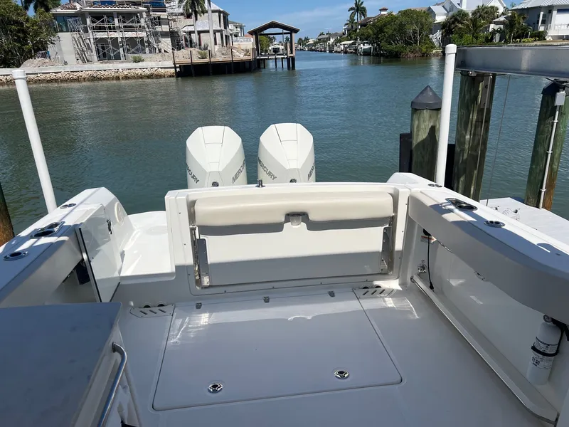 Slide: The Image of Boston Whaler 270 VANTAGE 2020 - 8