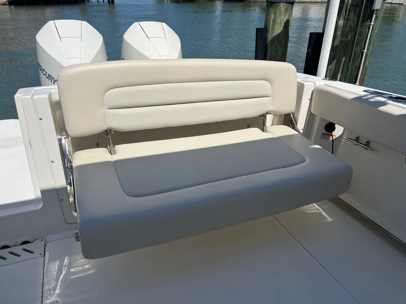 Slide: The Image of Boston Whaler 270 VANTAGE 2020 - 9