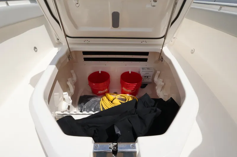 Slide: The Image of Boston Whaler 330 Outrage 2026 - 39