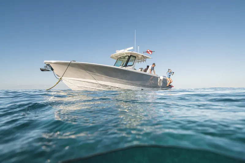 Slide: The Image of Boston Whaler 330 Outrage 2026 - 32