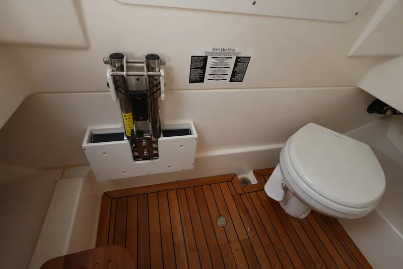Slide: The Image of Boston Whaler 330 Outrage 2026 - 33
